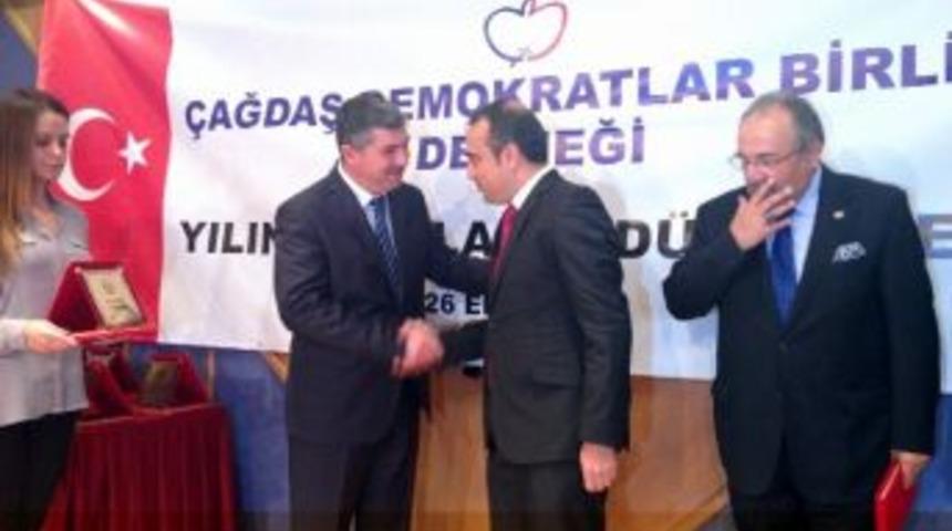 Ak Parti Diyarbakır Milletvekili İ&ccedil;ten'e 'yılın Milletvekili' &Ouml;d&uuml;l&uuml;