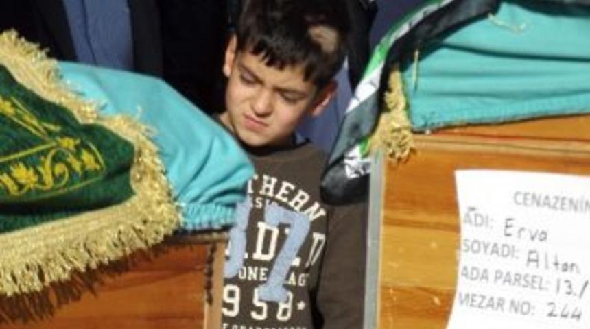 Almanya'daki Kasırgada &Ouml;len 2 T&uuml;rk Malatya'da Toprağa Verildi