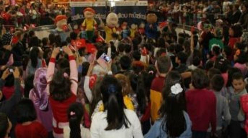 Highway&rsquo;de Caillou İzdihamı Yaşandı