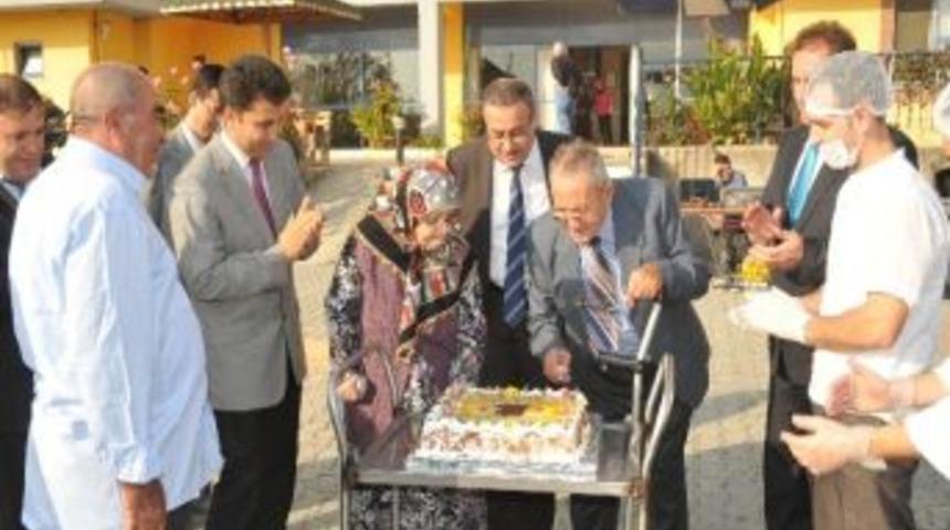 Hayatlarıda İlk Kez Doğum G&uuml;n&uuml; Kutladılar