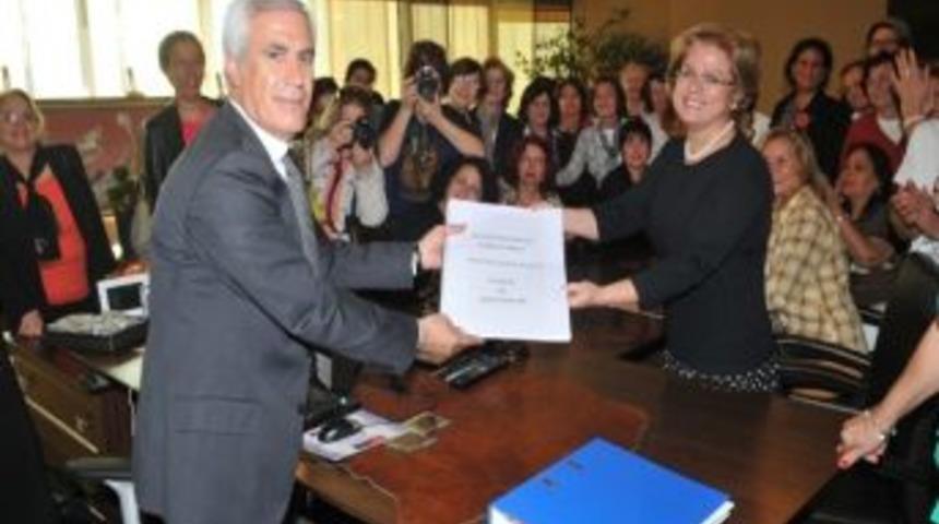 Nil&uuml;fer Kadın Korosu Bozbey&rsquo;i Ziyaret Etti