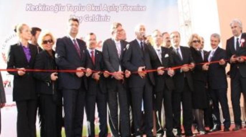 Bakan Eker Ve Meb Yardımcısı Erdem Akhisar&rsquo;da Okul A&ccedil;tı