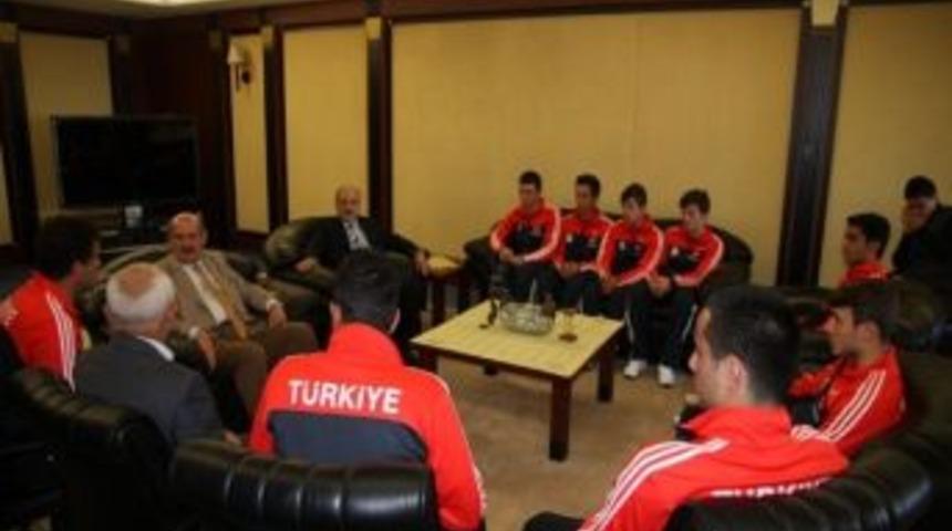 Rizeli Raftingciler Yeni Zelanda&rsquo;da T&uuml;rkiye'yi Temsil Edecek