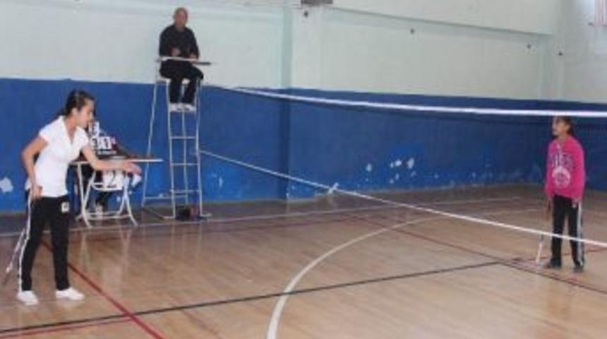 Hakkari'de Badminton Turnuvası