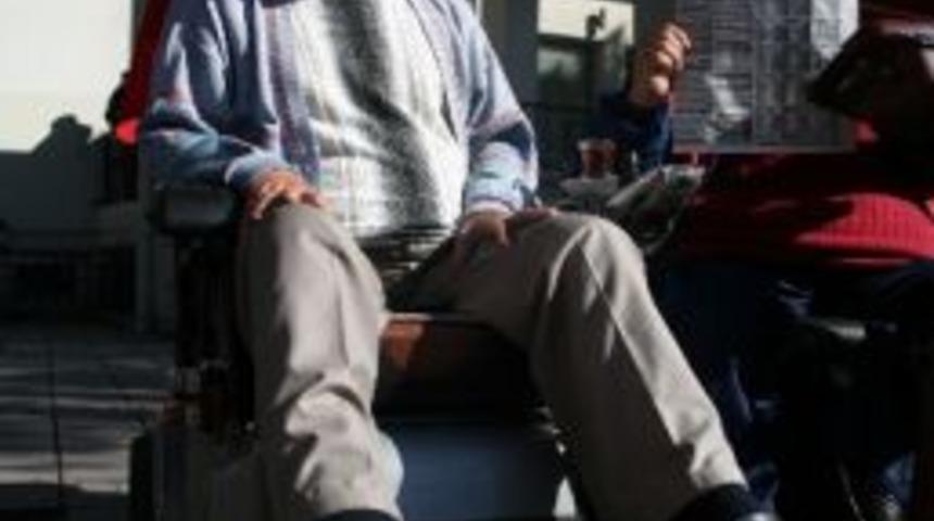 Engellinin Ayağını Ezip Ka&ccedil;tılar