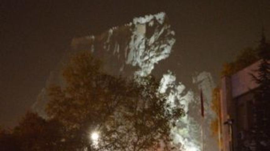 Karahisar Kalesi Geceleri De B&uuml;y&uuml;l&uuml;yor