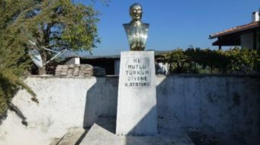 Atat&uuml;rk B&uuml;st&uuml; Değiştirildi, Yollar Asfaltlandı