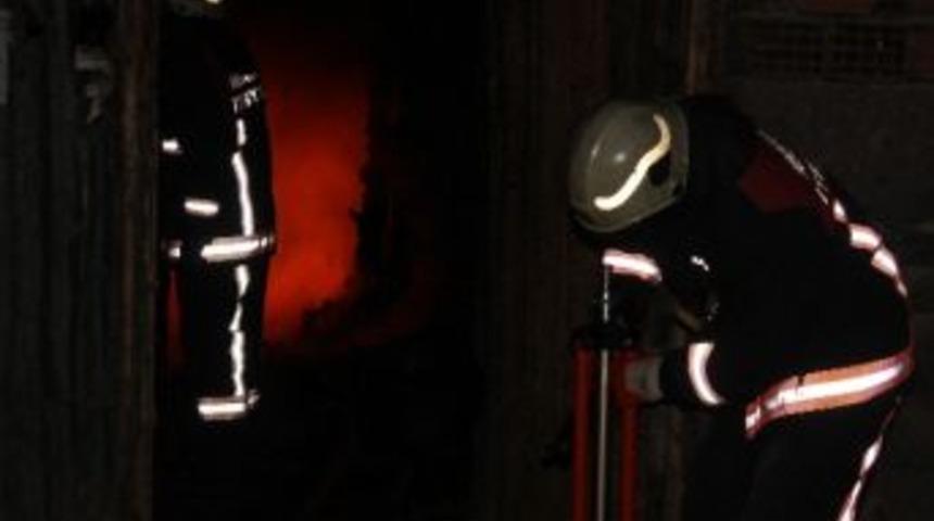 Kağıt Deposunda &Ccedil;ıkan Yangın Korkuttu