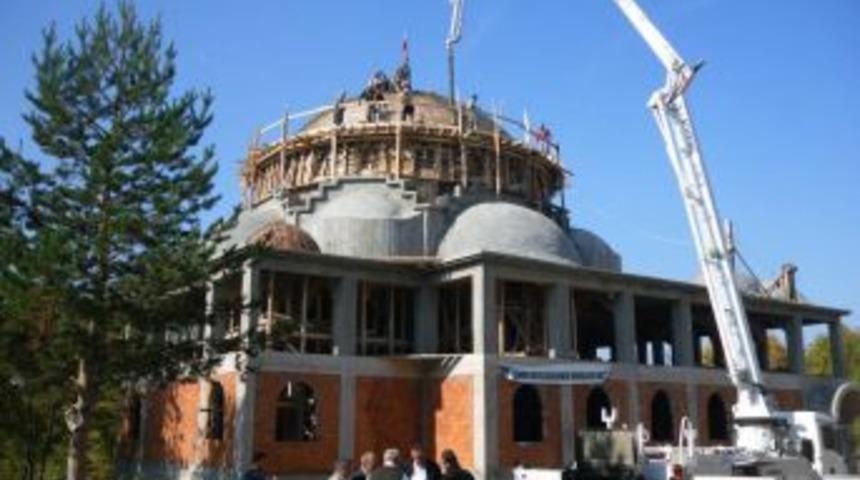 Aşağıdağ  K&ouml;y&uuml; Merkez Cami inşaatı ana kubbesi d&ouml;k&uuml;ld&uuml;