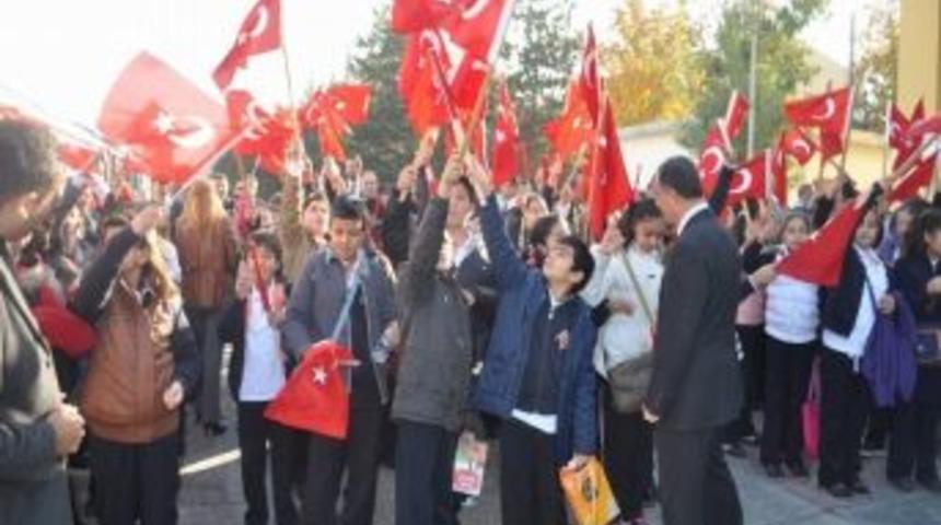 Cumhuriyet Treni 6. Kez Yola &Ccedil;ıktı