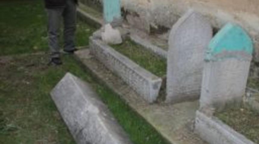 Malko&ccedil;oğlu'nun bilinmeyen mezarı