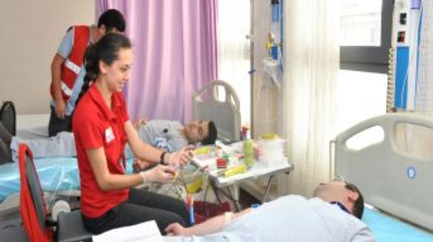 Şifa &Uuml;niversitesi Ile Kızılay Işbirliğiyle Kan Bağışı Kampanyası