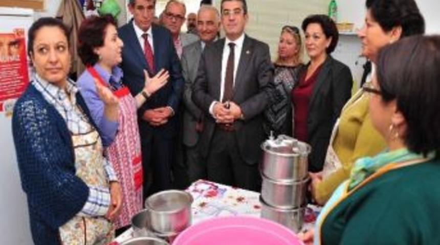 Bal&ccedil;ova'da "g&ouml;n&uuml;l Yemeği"ne G&uuml;naydın Ve &Ccedil;alkaya Da Katıldı