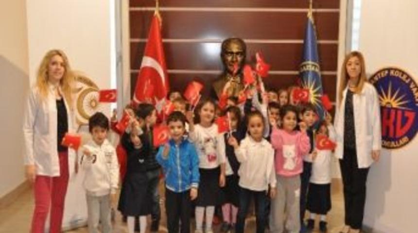 Minik Gkv’liler ‘fotoğraflarla Yaşayan Atatürk’ Sergisini Ziyaret Etti