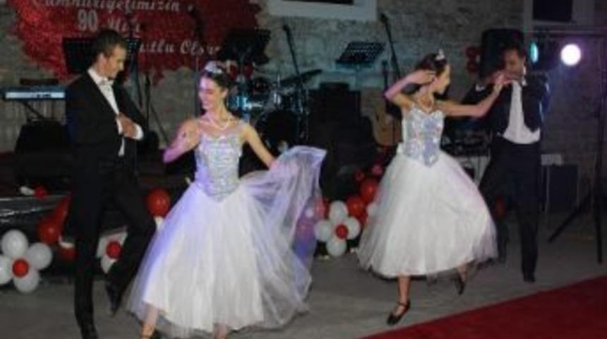 Urlalılar Cumhuriyet Balosu&rsquo;nda Buluştu