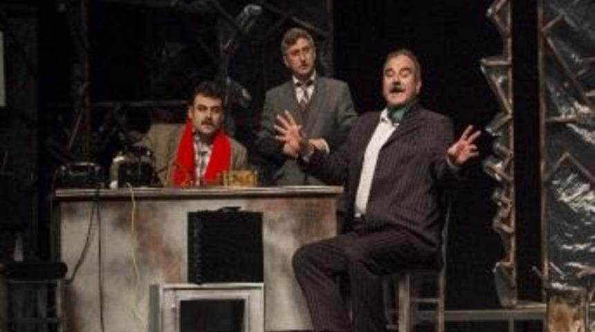 Şehir Tiyatrosu&rsquo;ndan &lsquo;buzlar &Ccedil;&ouml;z&uuml;lmeden&rsquo;