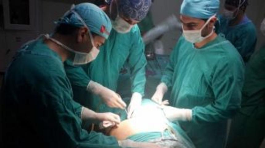 Siirt Devlet Hastanesi&rsquo;nde İlk Kez Kapalı Sistemle Ameliyat Yapıldı