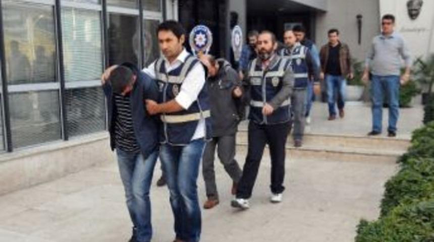 Sahte Kimlikle Kiraladıkları Otomobilleri Sattılar