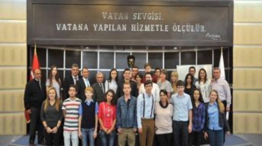 Ukraynalı &Ouml;ğrencilerden Başkan T&uuml;t&uuml;nc&uuml;&rsquo;ye Ziyaret