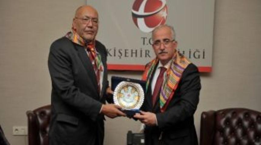 Kırgızistan Dışişleri Bakanı Aytmayov&rsquo;dan Vali Tuna&rsquo;ya Ziyaret