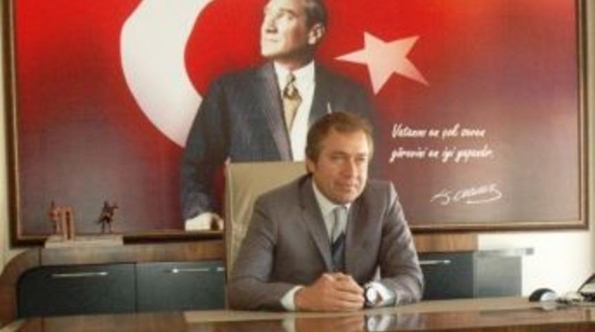 Selendi'de Tamamlanan Atat&uuml;rk Caddesi Al-kırmızıya Boyandı