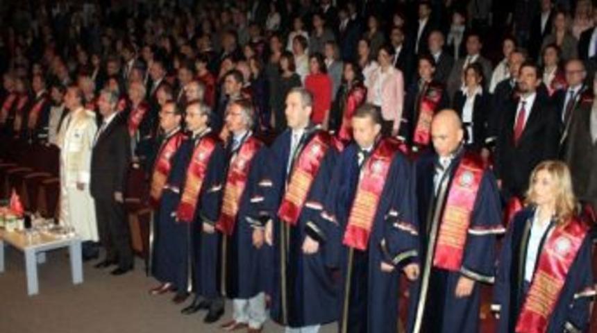 &Uuml;niversiteden Başarı Ve Hizmete &Ouml;d&uuml;l