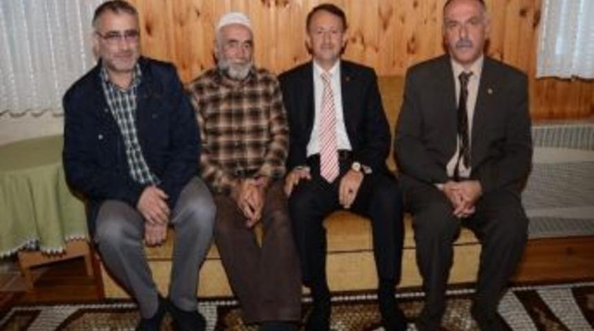 Başkan Karabalık Hacıları Ziyaret Etti