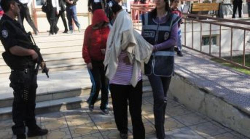 Mutfak Tezgahı Altındaki 20 Metrelik T&uuml;nelde Yakalandılar