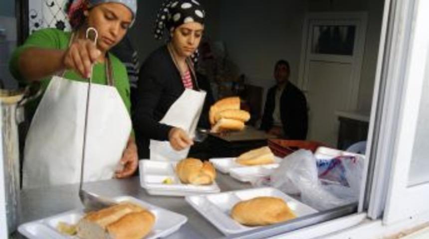 Reyhanlı'da &Ccedil;orbalar Belediyeden