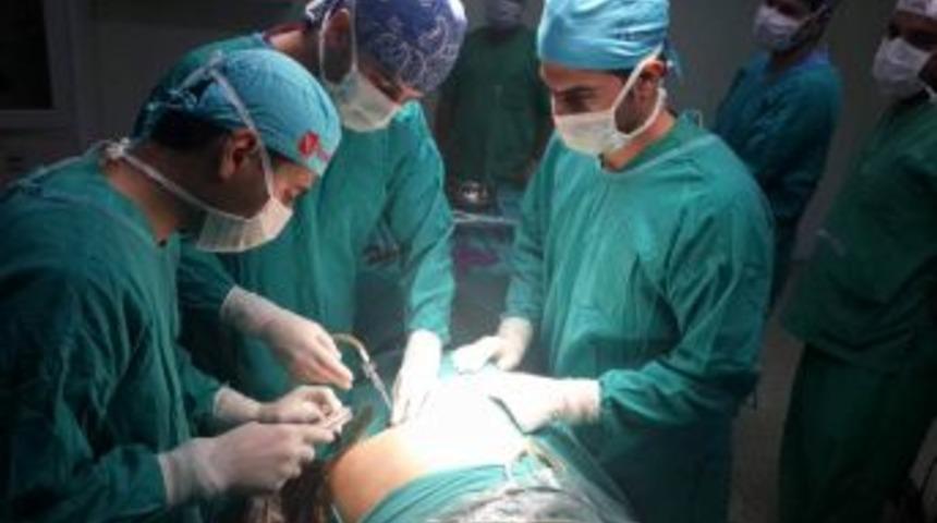 Siirt Devlet Hastanesi'nde Ilk Kez Kapalı Sistemle Ameliyat Yapıldı