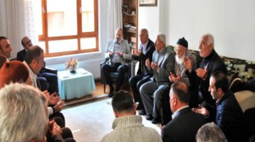 Belediyenin Taziye Ekibi Evleri Ziyaret Ediyor