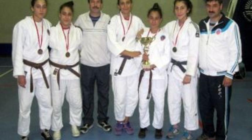 İhlas Koleji Judo Spor Kul&uuml;b&uuml; İstanbul Şampiyonu