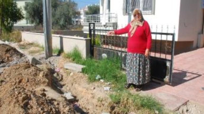 Torbalı'da A&ccedil;ıkta Bırakılan Elektrik Kabloları Tehlike Sa&ccedil;ıyor