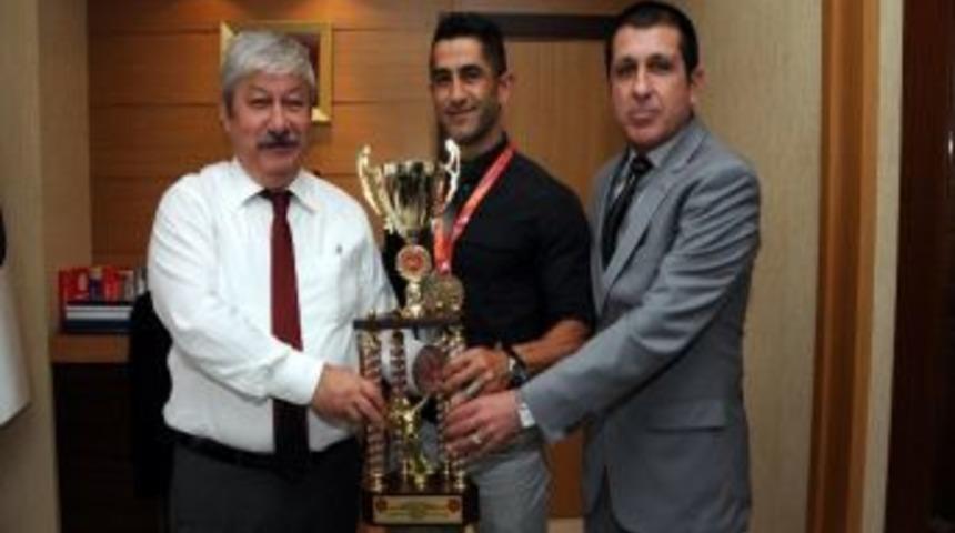 Milli Sporcudan Başkan Akaydın&rsquo;a Madalya S&ouml;z&uuml;