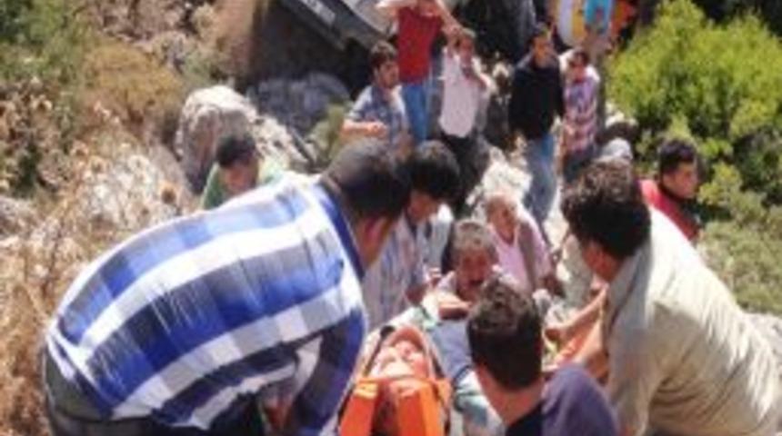 &Ccedil;eyiz Yolu Kana Bulandı