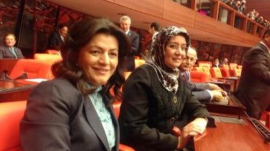 Baş&ouml;rt&uuml;l&uuml; Milletvekilleri T&uuml;rbanla Genel Kurul'a Geldi