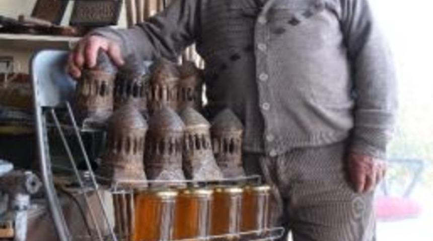 Baston Satışları Azalınca Bal Satışına Başladı