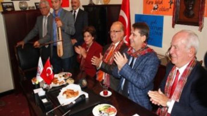 Karadenizliler, Guinness İ&ccedil;in İzmir'de Horon Tepecek