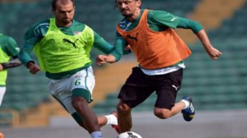 Bursaspor, Fenerbah&ccedil;e Ma&ccedil;ı Hazırlıklarını S&uuml;rd&uuml;rd&uuml;