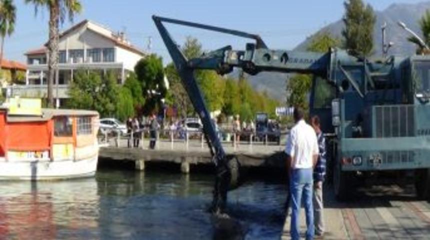 &Ccedil;amurdan K&uuml;&ccedil;&uuml;k Adacıklar Oluşan Fethiye K&ouml;rfezi Temizleniyor