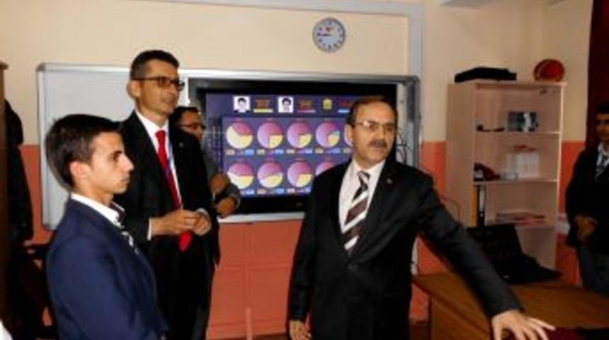 Başkan Zihni Şahin&rsquo;den D&uuml;nya 2.si &Ouml;ğrencilere Diz&uuml;st&uuml; Bilgisayar