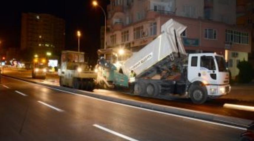 B&uuml;y&uuml;kşehir Belediyesi Yolları Gece Asfaltlıyor