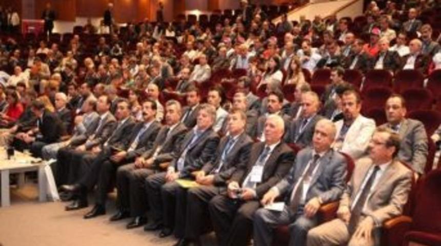 U&uuml;&rsquo;de &ldquo;sosyal Haklar Sempozyumu&rdquo;