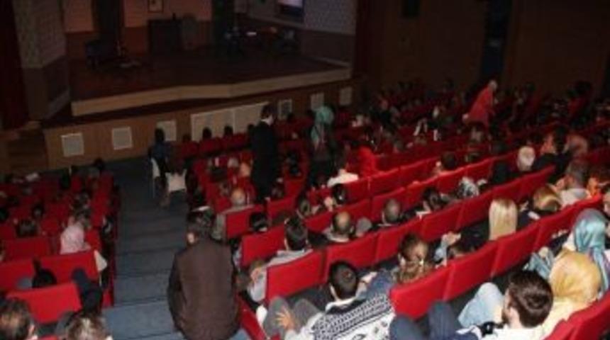 Necip Fazıl&rsquo;ın Oyununa Yoğun İlgi