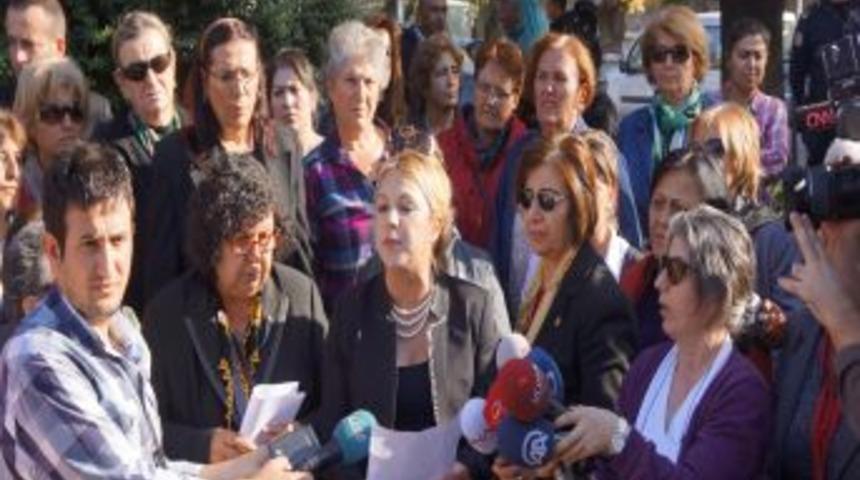 AK Partili Vekillerin, Baş&ouml;rt&uuml;yle Meclis'e Girmesi Protesto Edildi