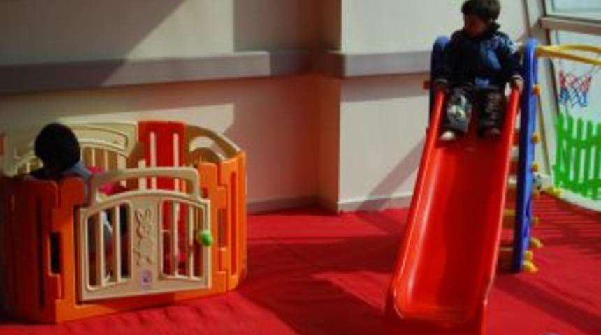 Hayırsever Tarafından Devlet Hastenesine &Ccedil;ocuk Parkı Yapıldı