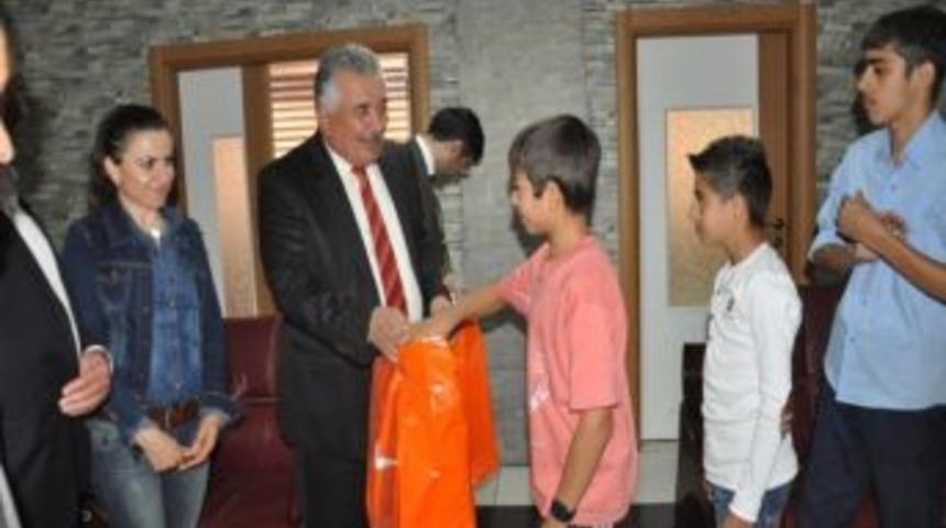 Siirt Belediyesi'nden Sporculara Malzeme Desteği