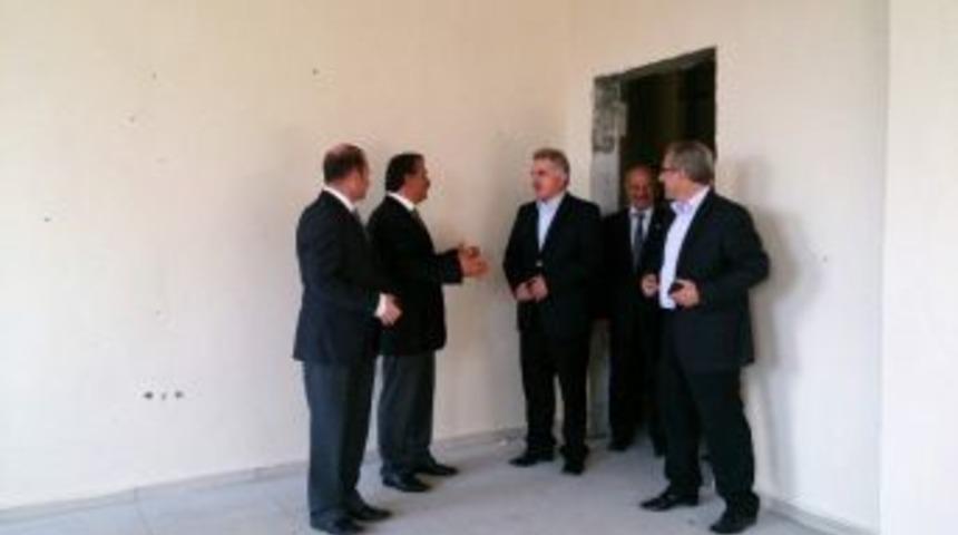 Rekt&ouml;r Elmas, Arifiye Myo İnşaatında İncelemelerde Bulundu