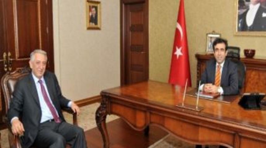 Vali G&uuml;zeloğlu Yeni İl Genel Meclisi Başkanı G&uuml;ner'i Kabul Etti