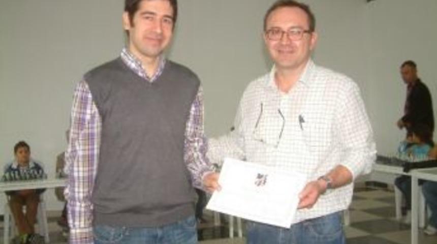 Dragan Solak Gen&ccedil;lerle Simultane Ma&ccedil; Yaptı